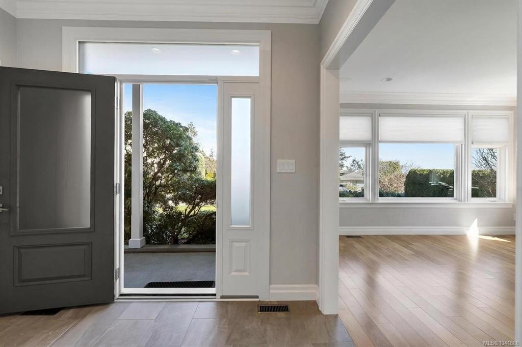 Third View of 805 Del Monte Lane, Saanich, BC, V8Y 3H2
