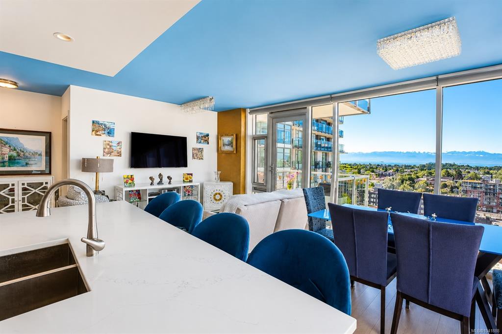Fourth View of 989 Johnson St, Victoria, BC, V8V 0E3