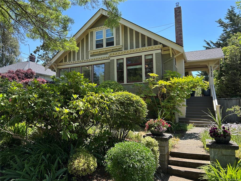 Second View of 1315 Bond St, Victoria, BC, V8S 1C3