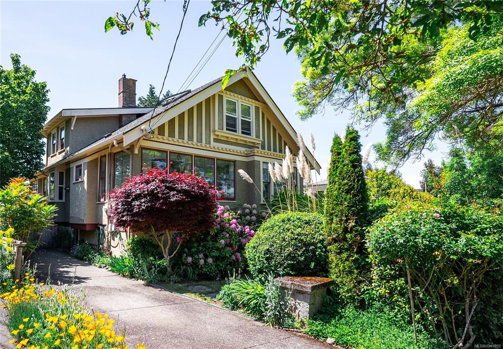 Third View of 1315 Bond St, Victoria, BC, V8S 1C3