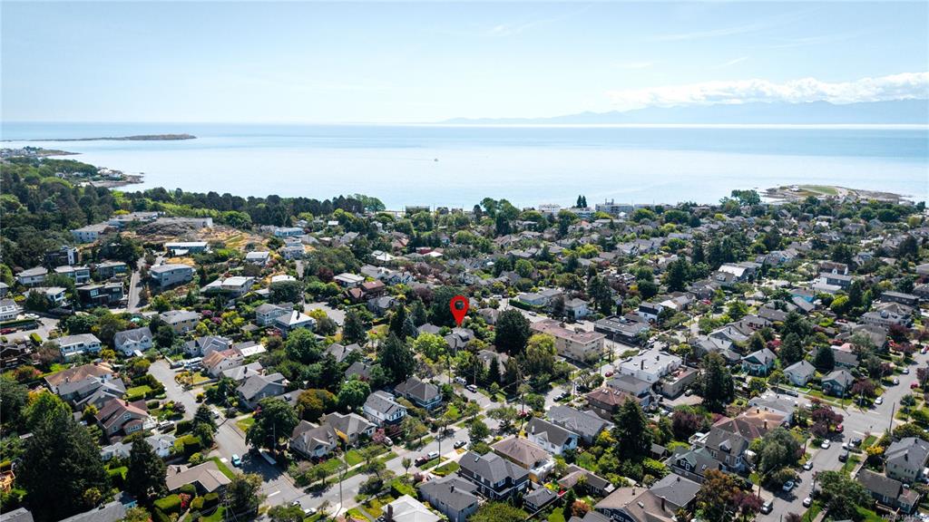 Fifth View of 1315 Bond St, Victoria, BC, V8S 1C3