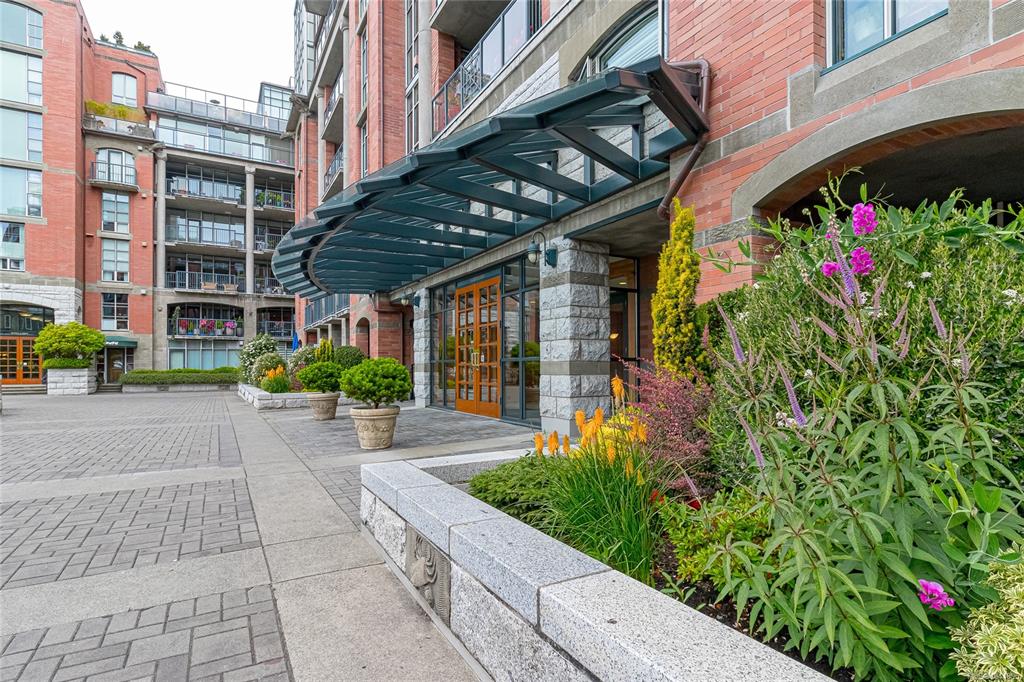 Second View of 21 Dallas Rd, Shoal Point, Victoria, BC, V8V 4Z9