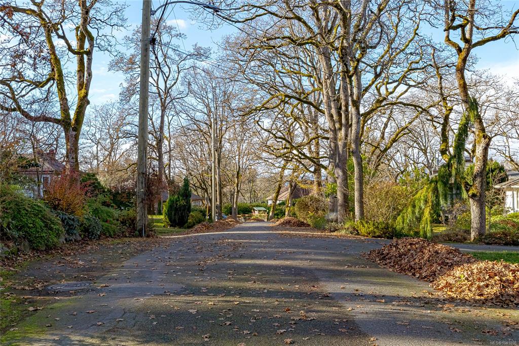 Third View of 1540 Athlone Dr, Saanich, BC, V8P 2T1
