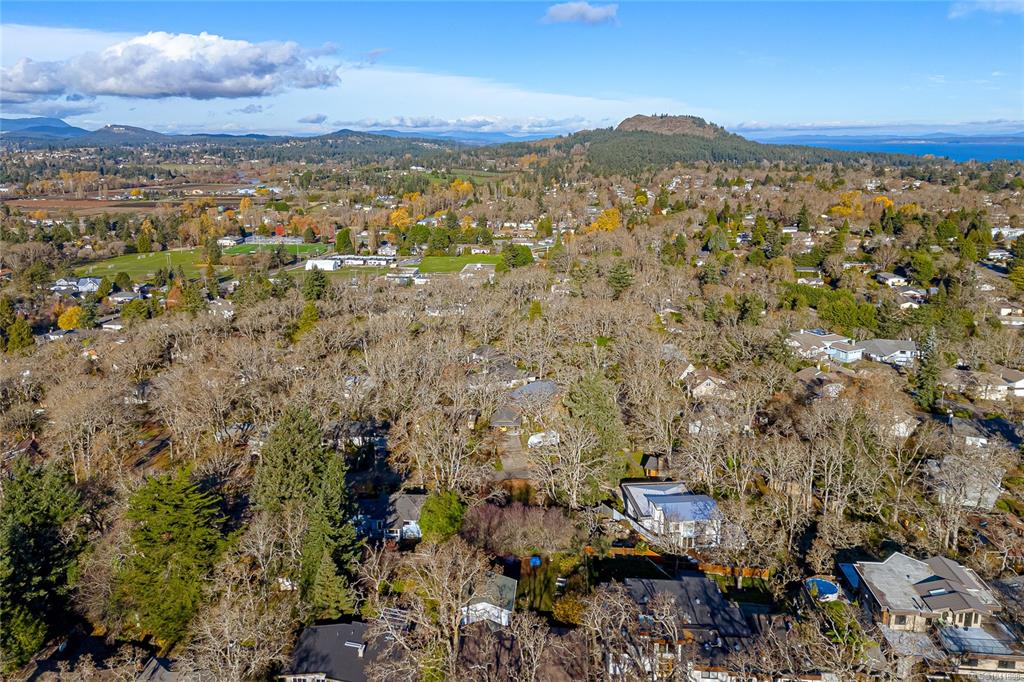 Fourth View of 1540 Athlone Dr, Saanich, BC, V8P 2T1