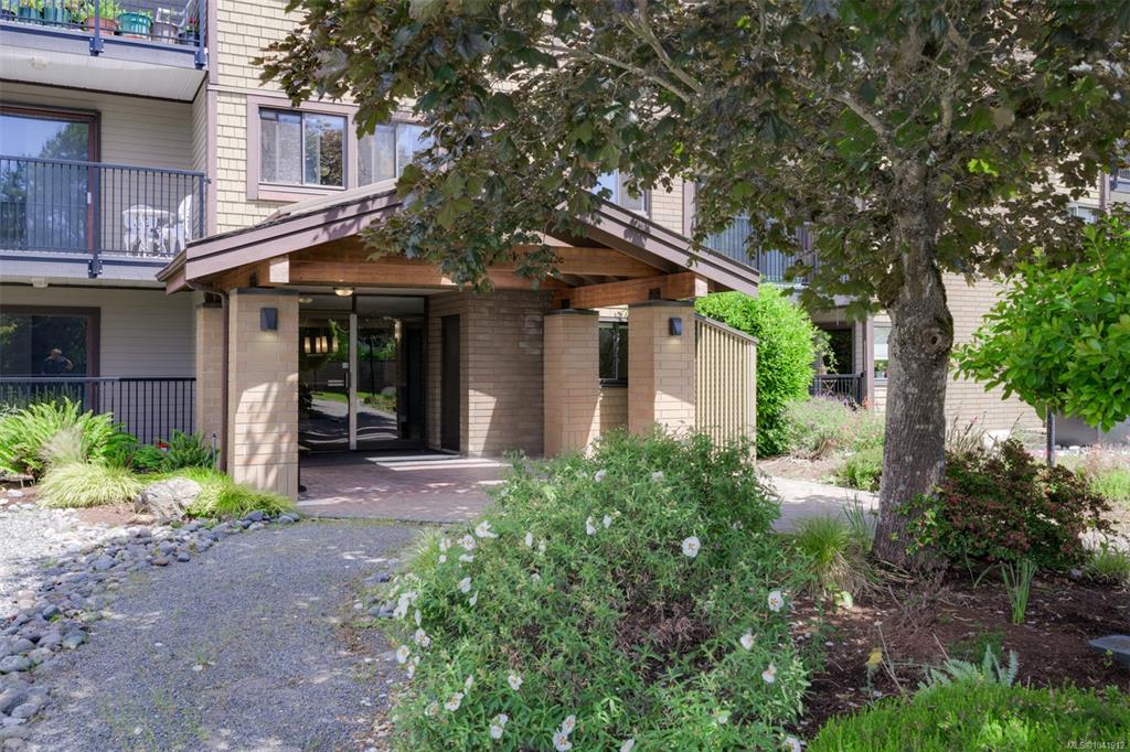 Second View of 1870 Mckenzie Ave, University Heights, Saanich, BC, V8N 4X3