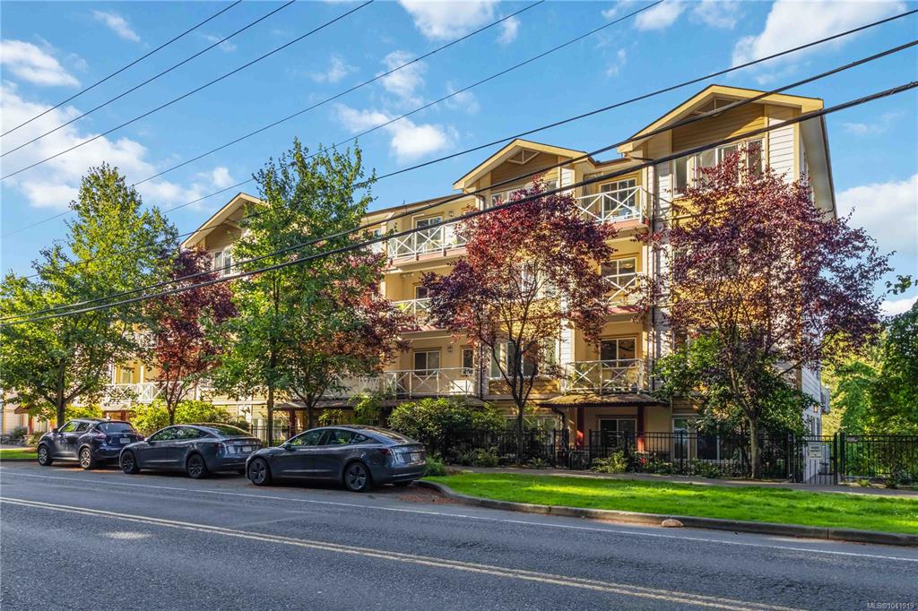 360 Goldstream Ave, 1041919, BC,