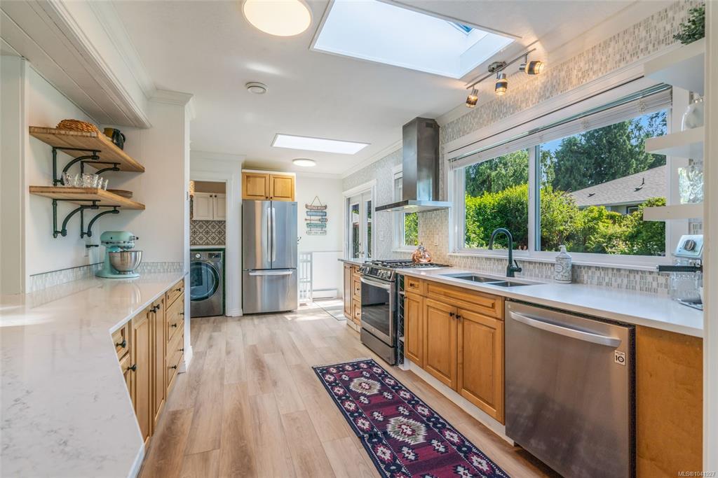 Fourth View of 560 Eaglecrest Dr, Qualicum Beach, BC, V9K 1E3