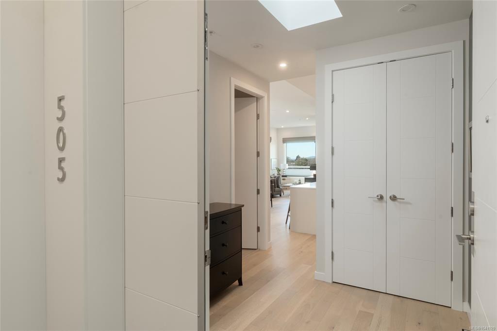 Fifth View of 2285 Bowker Ave, Bowker Collection, Oak Bay, BC, V8R 2E2