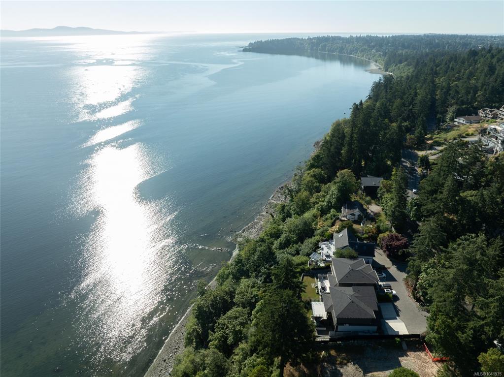 Fifth View of 4599 Cordova Bay Rd, Saanich, BC, V8Y 2K1