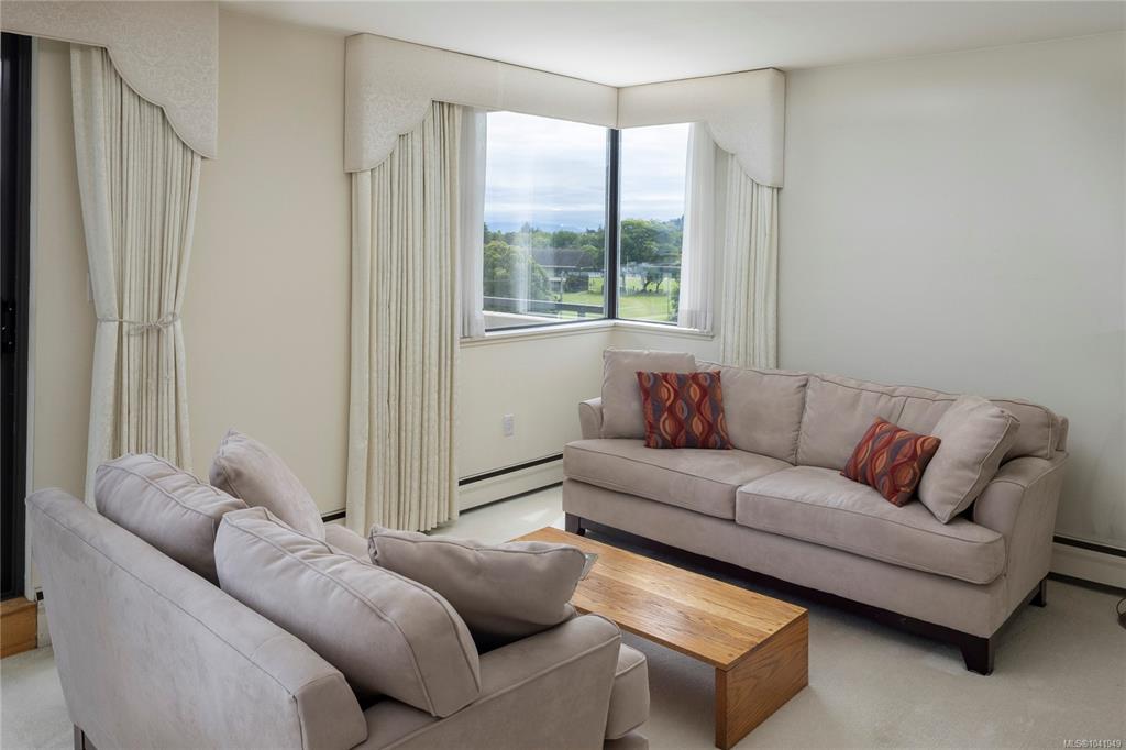 Fifth View of 1420 Beach Dr, Oak Bay, BC, V8S 2N8