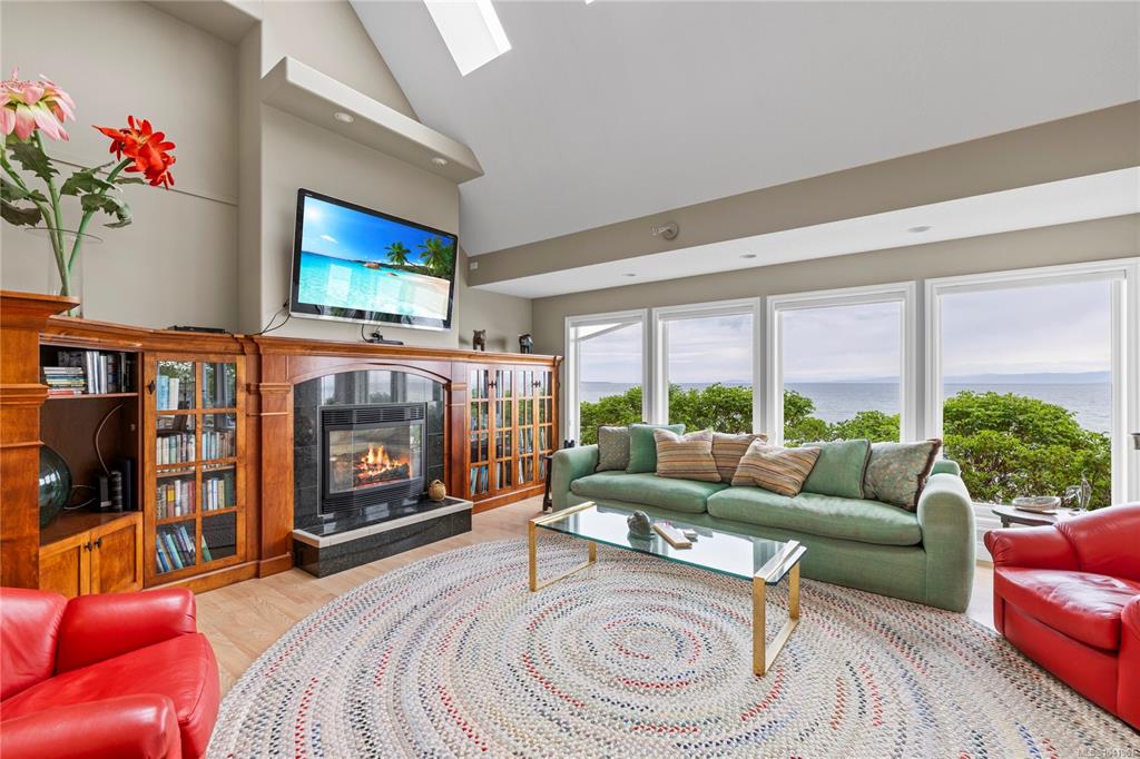 Third View of 2995 Island Hwy W, Qualicum Beach, BC, V9K 2H2