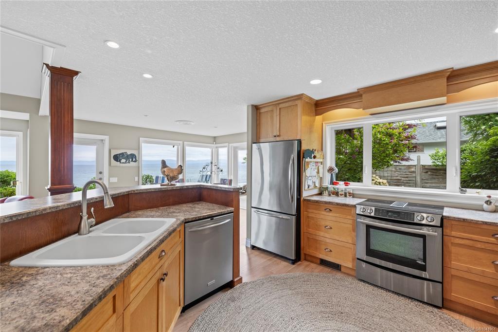 Fifth View of 2995 Island Hwy W, Qualicum Beach, BC, V9K 2H2