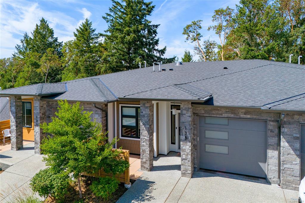1234 Viewtop Rd, 1041971, BC,