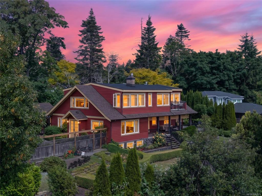 Second View of 1685 Beaufort Ave, Comox, BC, V9M 1R8