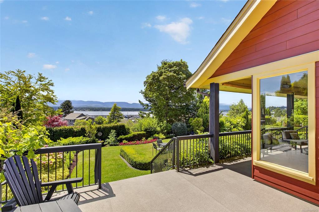 Fifth View of 1685 Beaufort Ave, Comox, BC, V9M 1R8