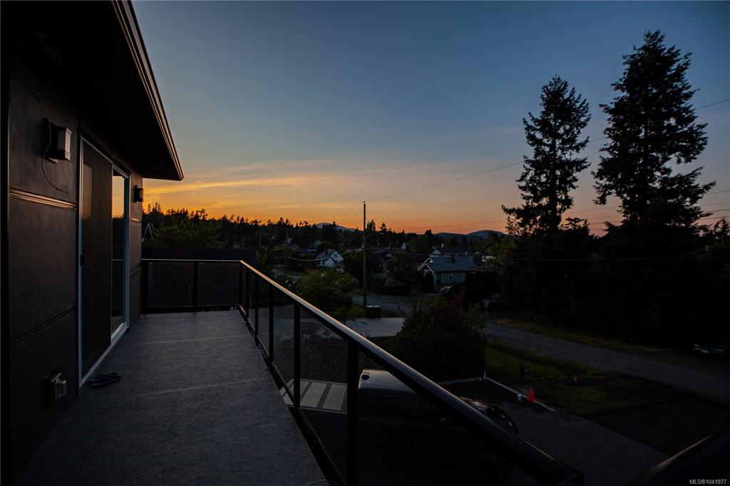 Third View of 741 Snowdrop Ave, Saanich, BC, V8Z 2N3