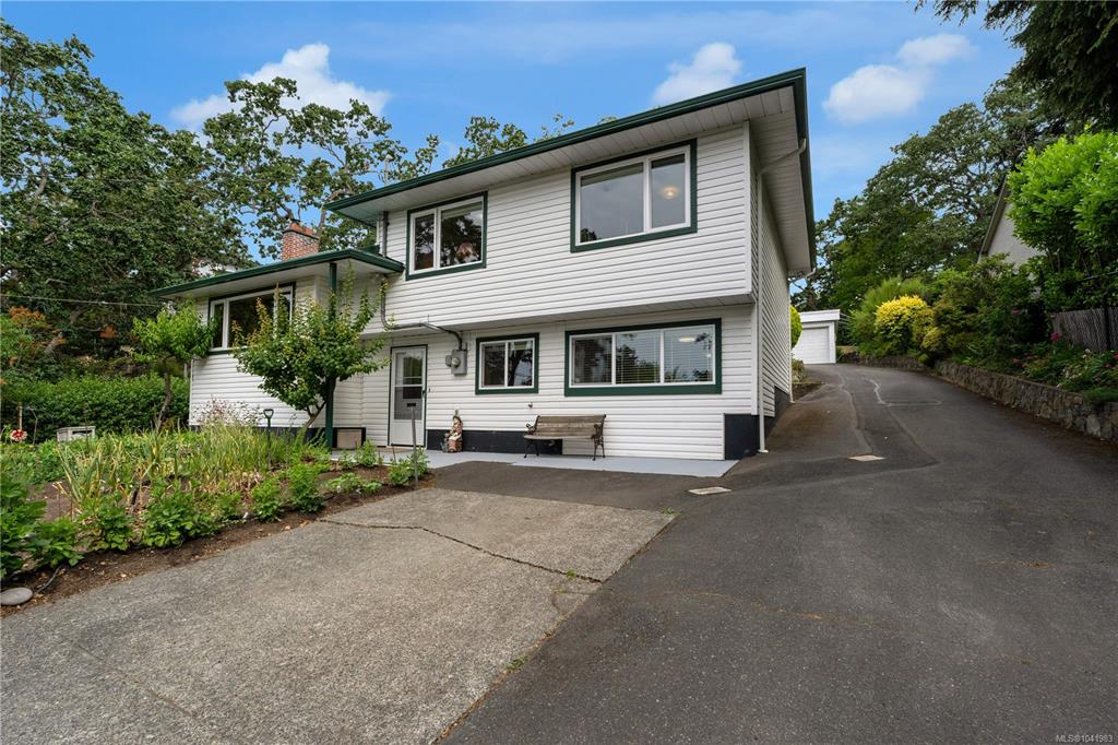 Third View of 628 Fernhill Rd, Esquimalt, BC, V9A 4Y9