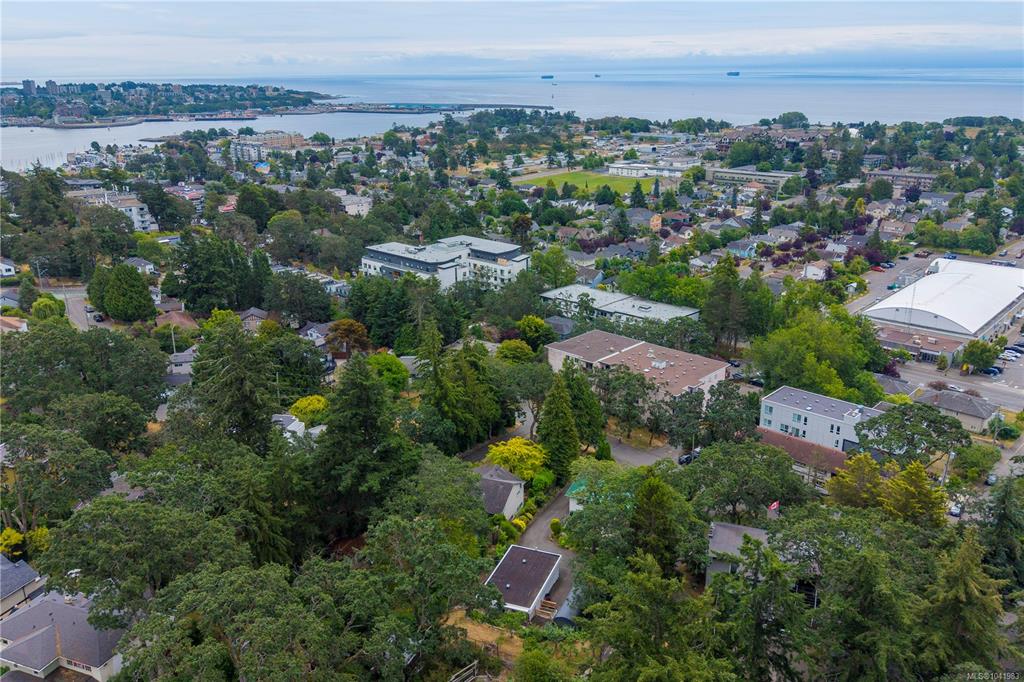 Fourth View of 628 Fernhill Rd, Esquimalt, BC, V9A 4Y9
