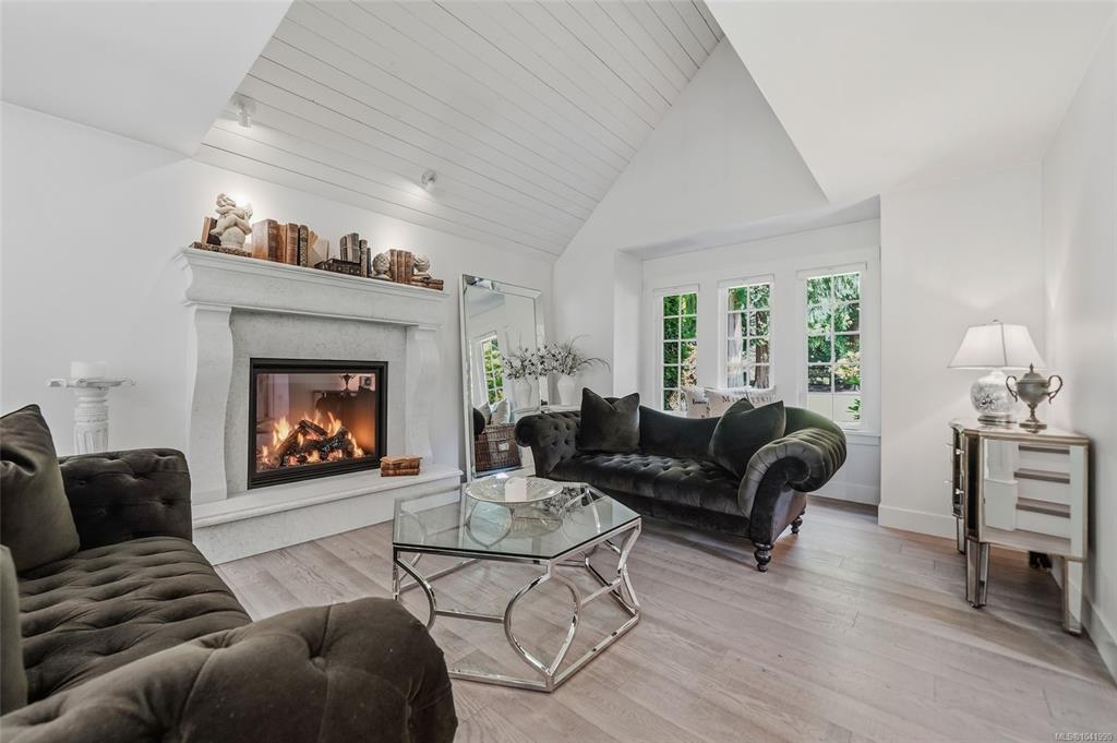 Third View of 2534 Island Hwy W, Qualicum Beach, BC, V9K 1G5