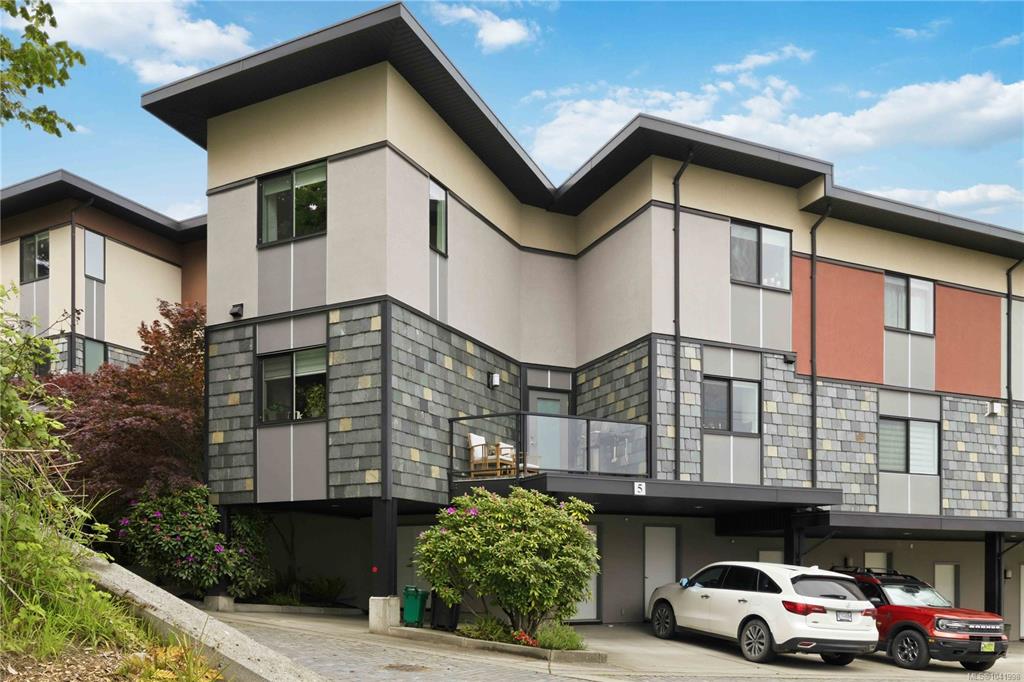 Third View of 2321 Island View Rd, Central Saanich, BC, V8Z 5Z2
