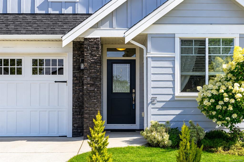 Third View of 2036 Mountain Vista Dr, Arbor Park, Nanaimo, BC, V9T 0L4