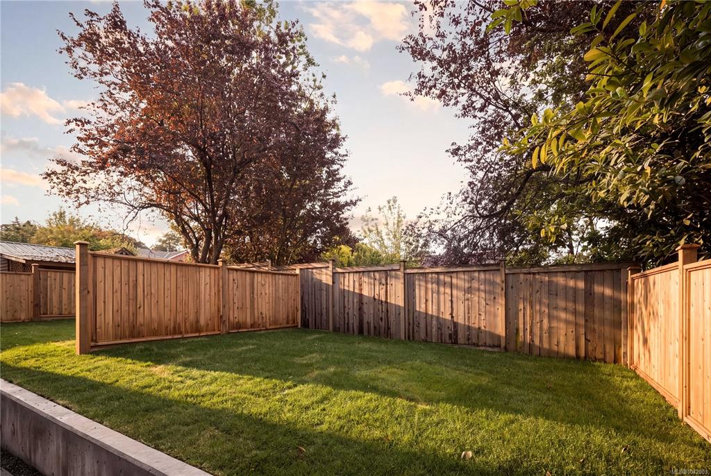 Fourth View of 913 Dale St, Saanich, BC, V8X 2V9