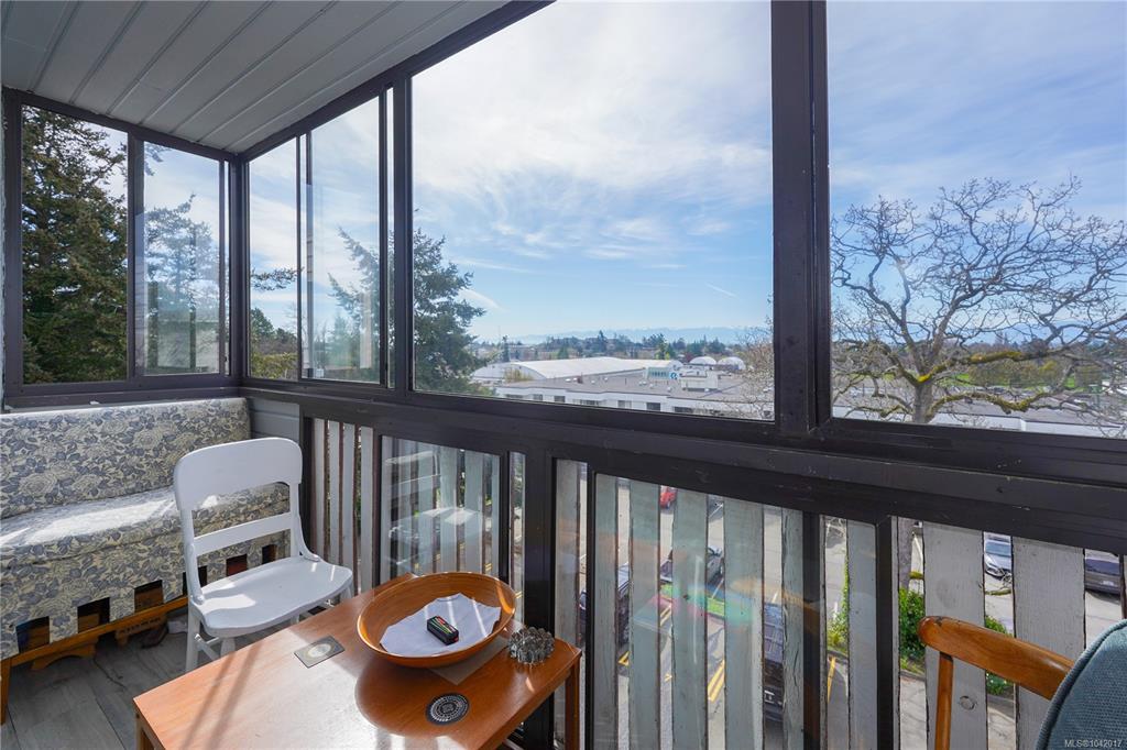 Second View of 614 Fernhill Pl, Esquimalt, BC, V9A 4Z1