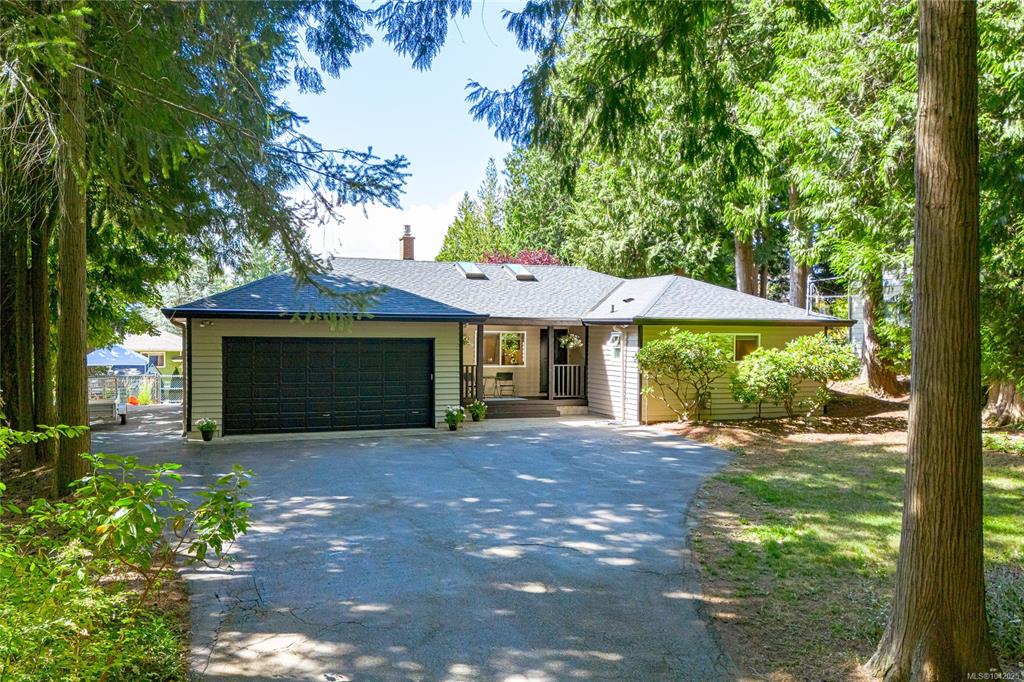 Third View of 1775 Dean Park Rd, North Saanich, BC, V8L 1B9