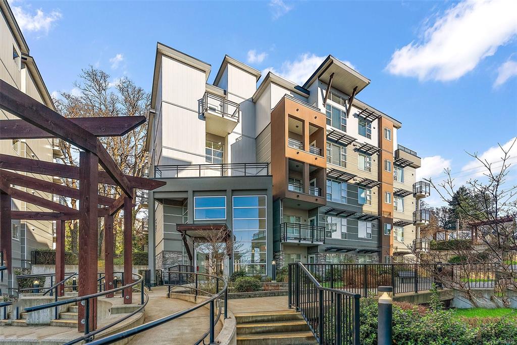 Third View of 1018 Inverness Rd, The Shire, Saanich, BC, V8X 0B1