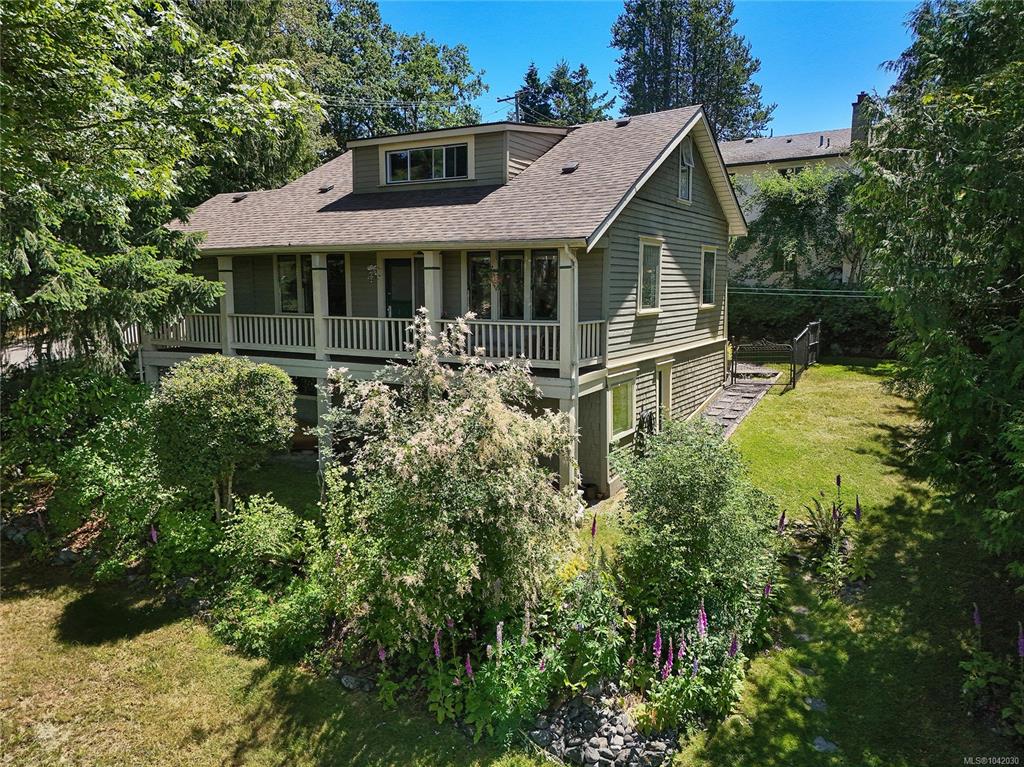Third View of 3890 Savannah Ave, Saanich, BC, V8X 1T5