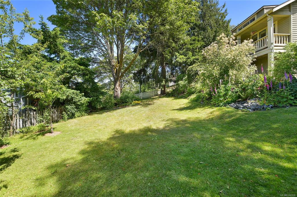 Fourth View of 3890 Savannah Ave, Saanich, BC, V8X 1T5