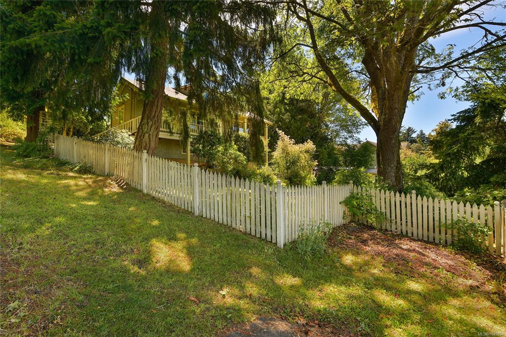 Fifth View of 3890 Savannah Ave, Saanich, BC, V8X 1T5