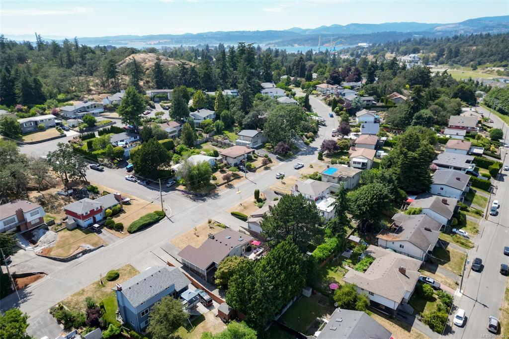 Third View of 880 Rockheights Ave, Esquimalt, BC, V9A 6J6