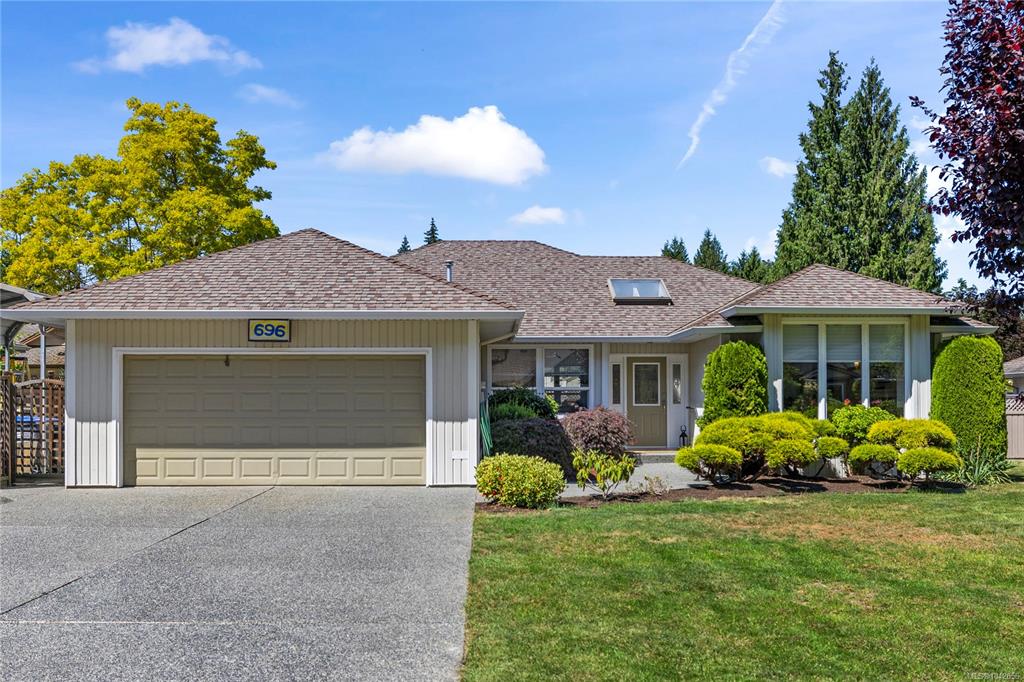 Second View of 696 Redwood Dr, Qualicum Beach, BC, V9K 2J2