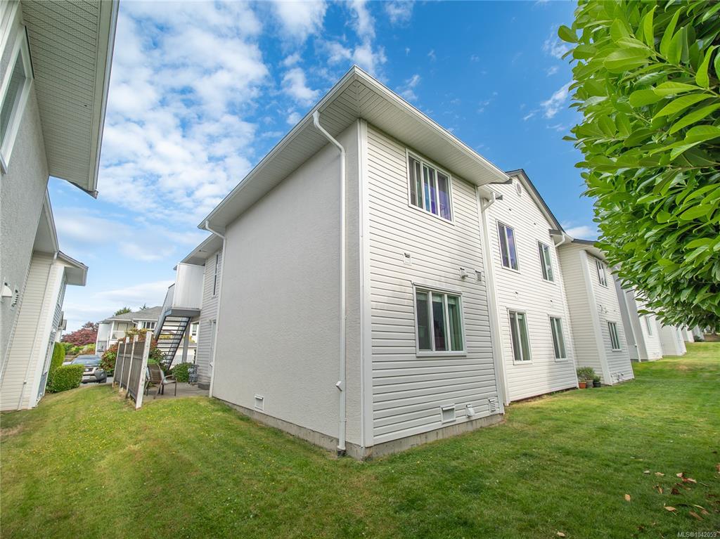 Third View of 6245 Blueback Rd, EAGLEPOINT VILLAS, Nanaimo, BC, V9V 1N7