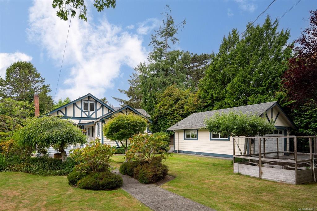 Third View of 1036 Deal St, Oak Bay, BC, V8S 5G5