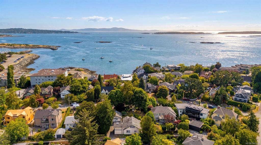 Fourth View of 1036 Deal St, Oak Bay, BC, V8S 5G5