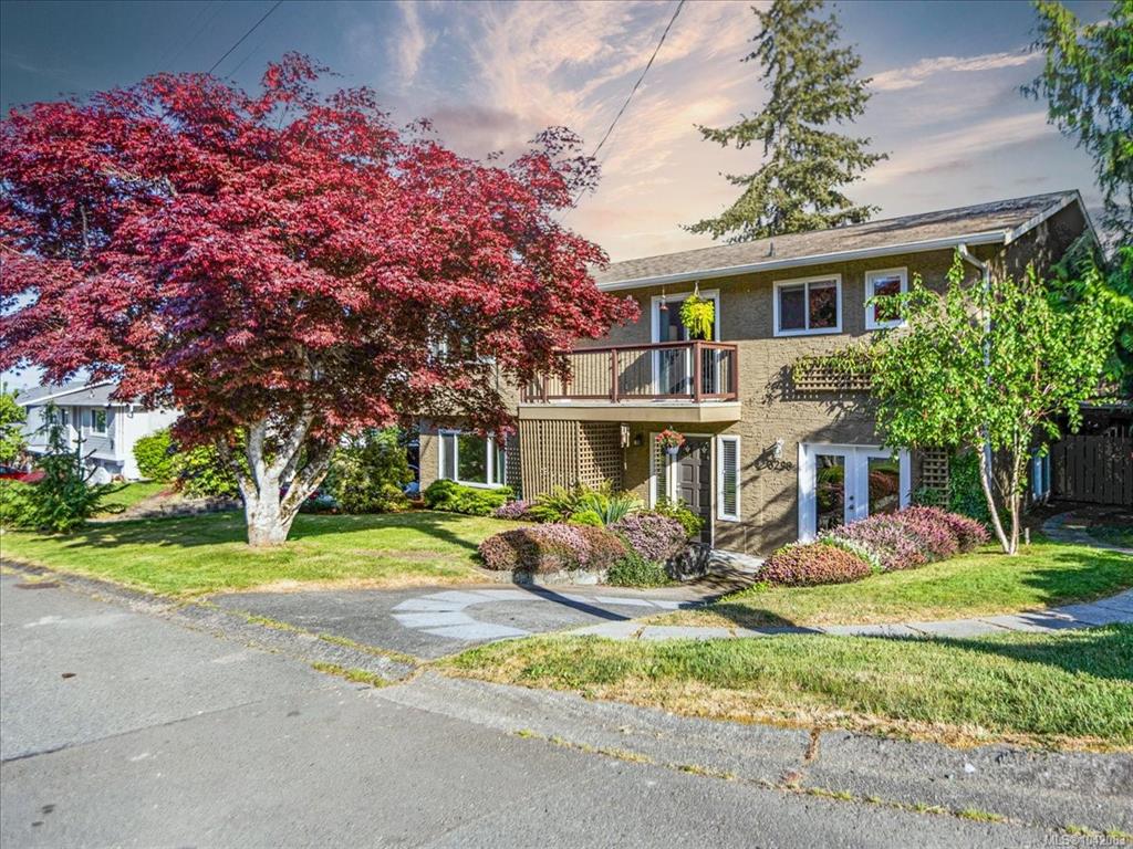 Fifth View of 3298 Cook St, Chemainus, BC, V0R 1K2