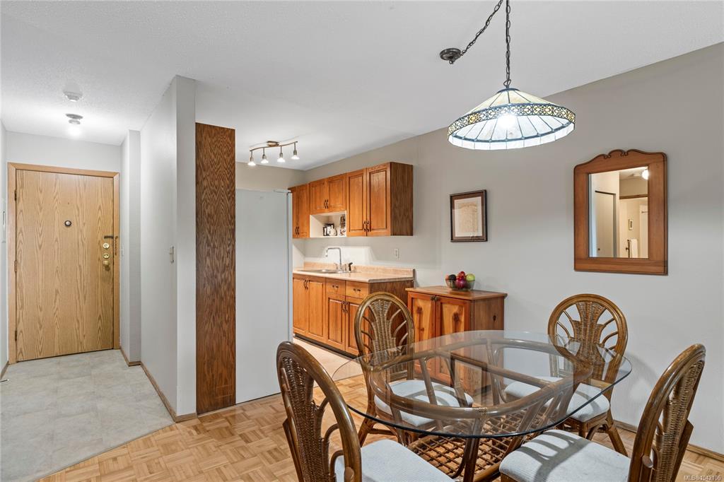 Fourth View of 130 Sunningdale Rd E, Qualicum Place, Qualicum Beach, BC, V9K 1P6