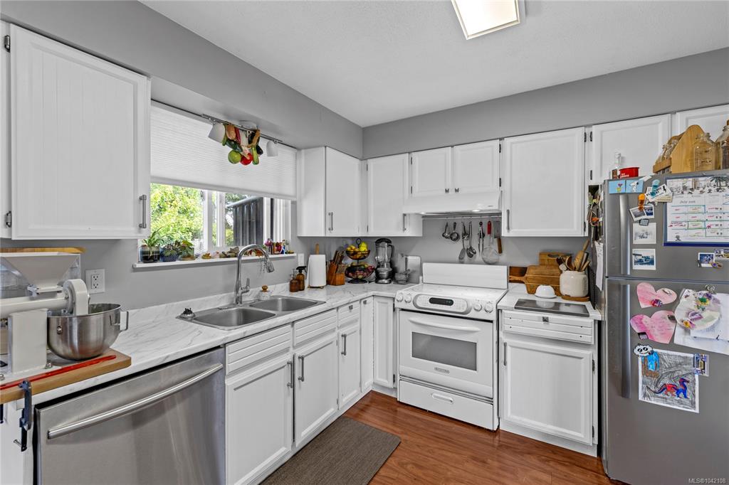 Fourth View of 384 Mckillop Dr, Parksville, BC, V9P 1L5