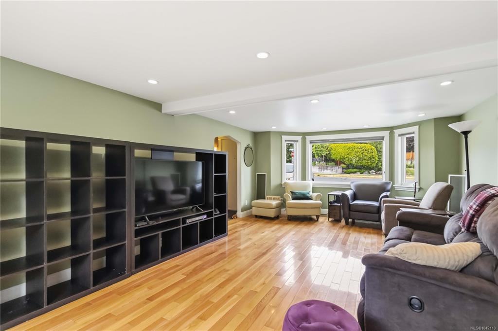Third View of 9 Camden Ave, View Royal, BC, V8Z 1P6