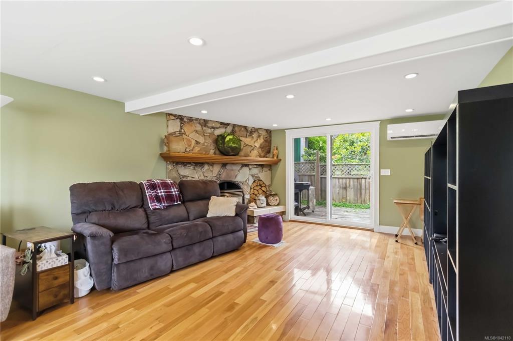Fourth View of 9 Camden Ave, View Royal, BC, V8Z 1P6