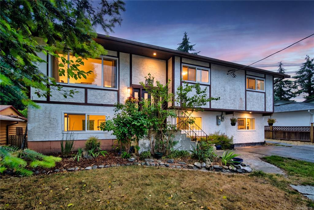 Second View of 212 Kwassin Cres, Lake Cowichan, BC, V0R 2G0