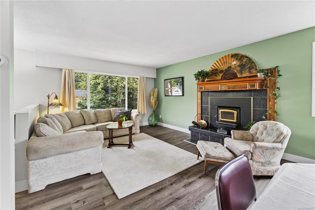 Third View of 212 Kwassin Cres, Lake Cowichan, BC, V0R 2G0