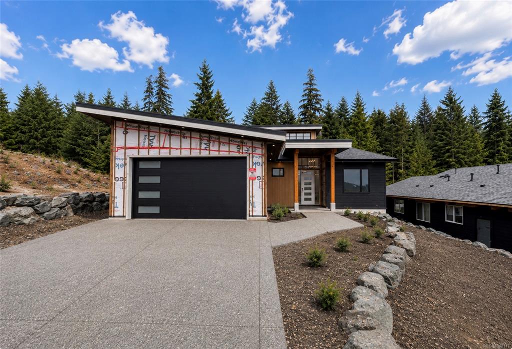 Second View of 537 Mountain View Dr, Lake Cowichan, BC, V0R 2G1