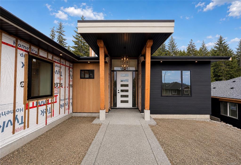 Third View of 537 Mountain View Dr, Lake Cowichan, BC, V0R 2G1
