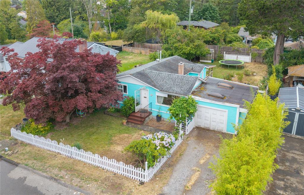 Second View of 709 Stirling Ave, Nanaimo, BC, V9R 4C9