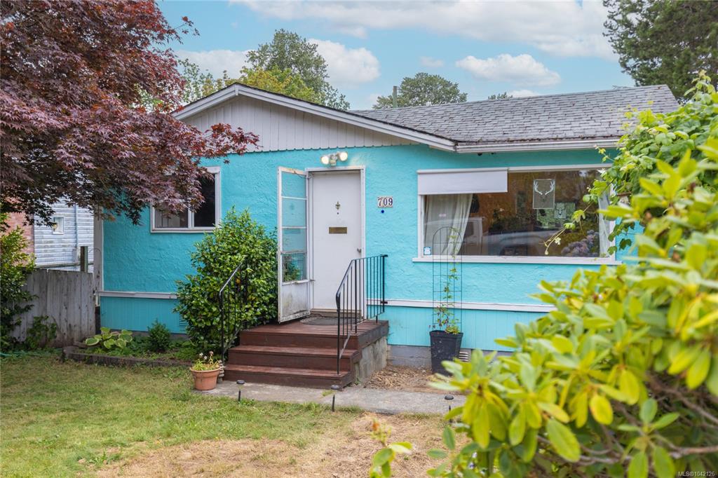 Third View of 709 Stirling Ave, Nanaimo, BC, V9R 4C9