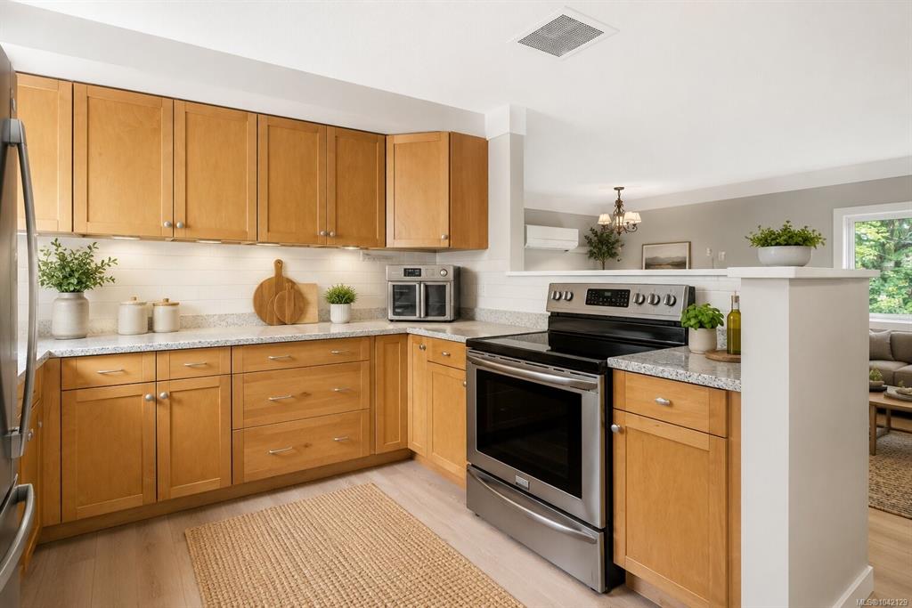 Fifth View of 2728 Strathmore Rd, Langford, BC, V9B 3X2