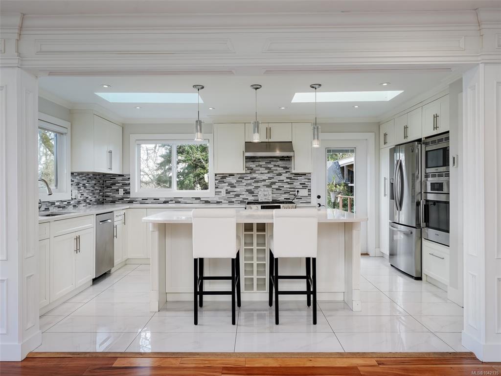 4081 Cedar Hill Rd, 1042135, BC,